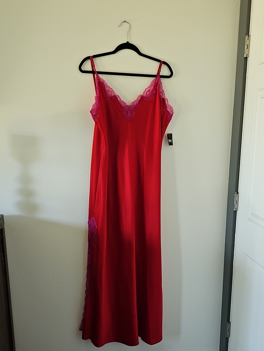●●INC RED SATIN W PINK LACE DETAILS SLIP SIZE XXL NWT●●
